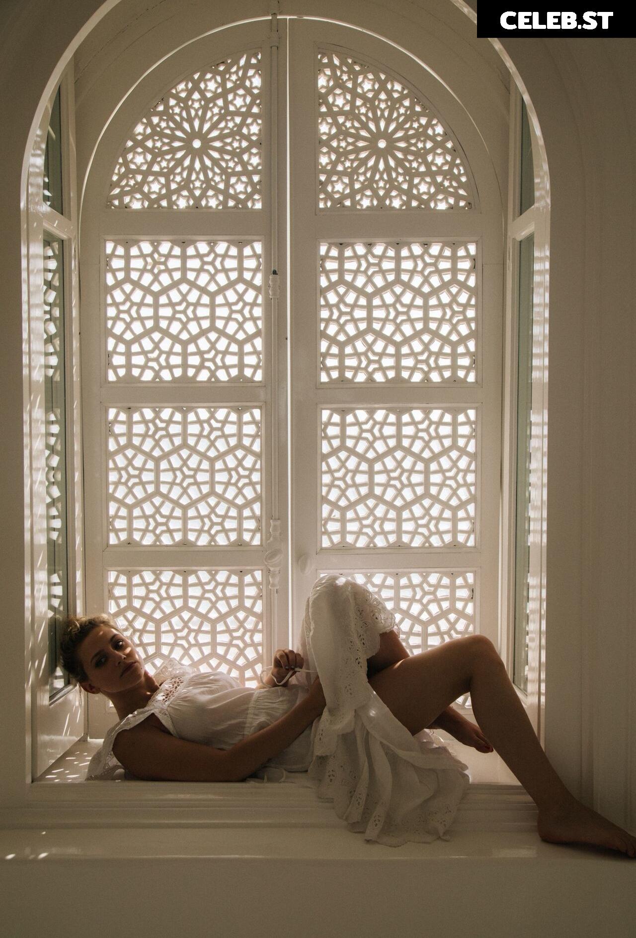 Lili Reinhart Image 1941474