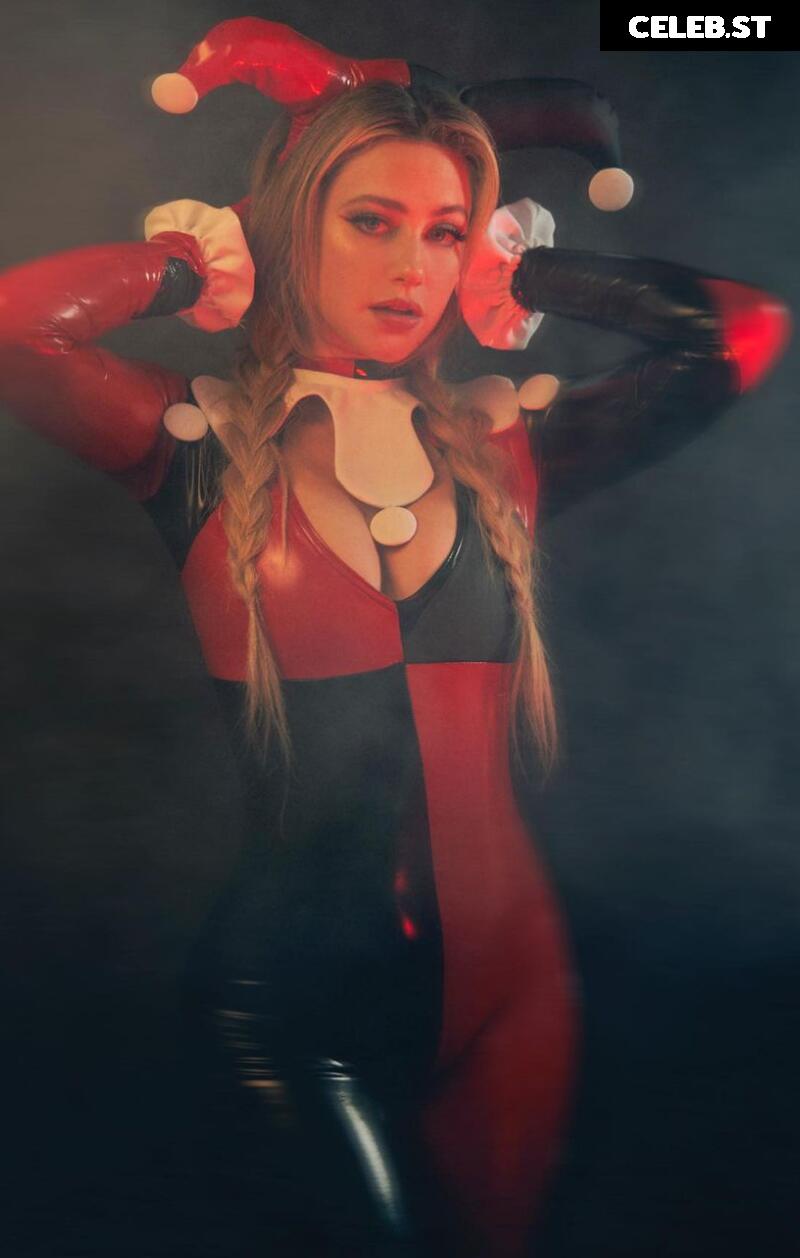 Lili Reinhart Image 1943533