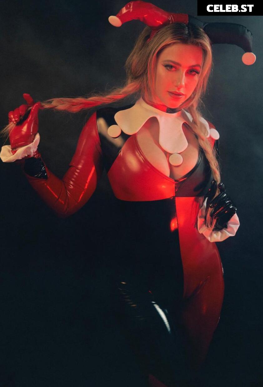 Lili Reinhart Image 1943473