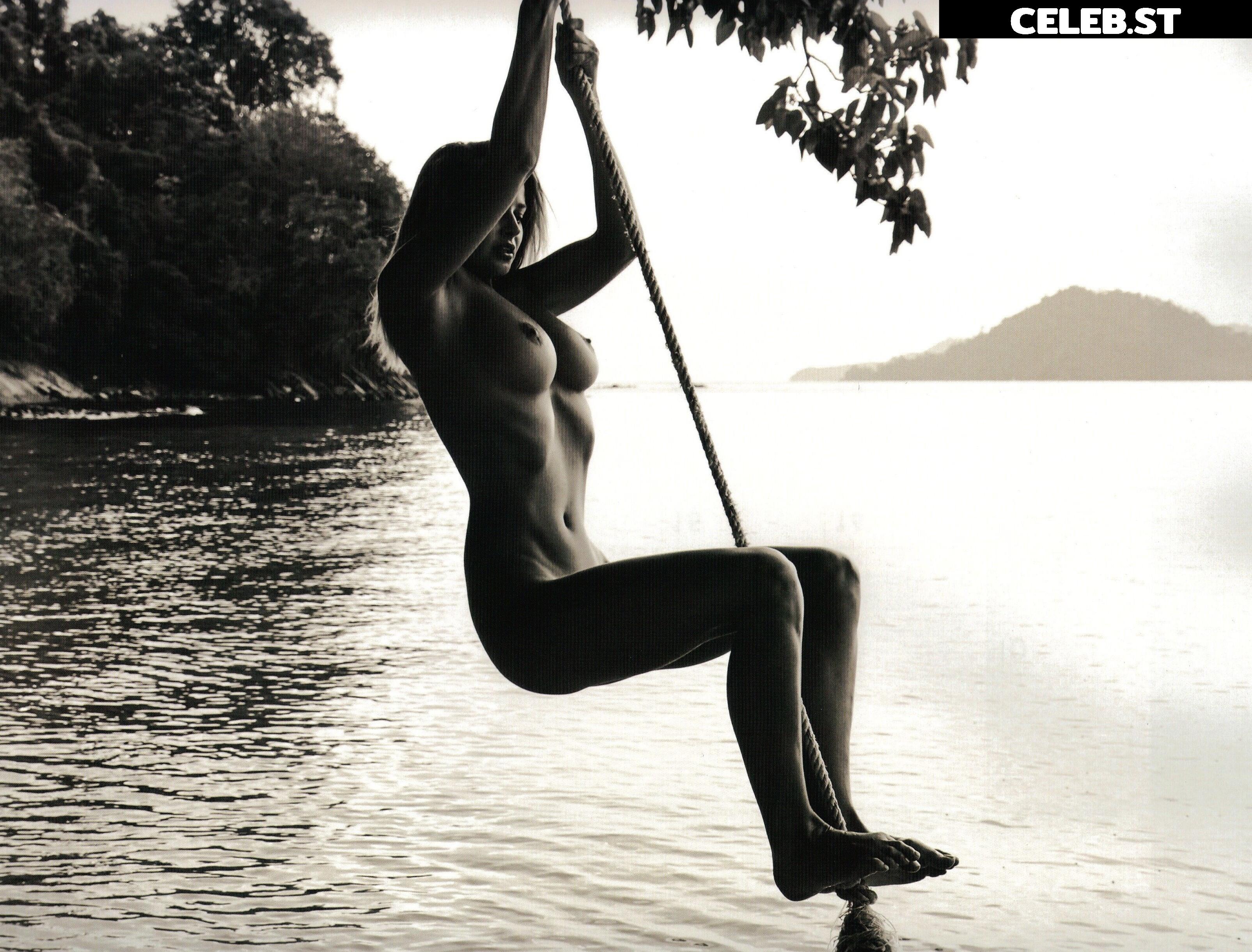 Genevieve Morton Image 1943167