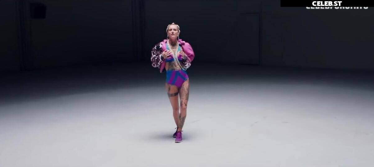 Jennifer Weist Image 1943358