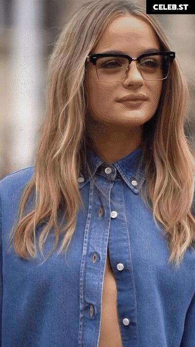 Joey King Image 1943363