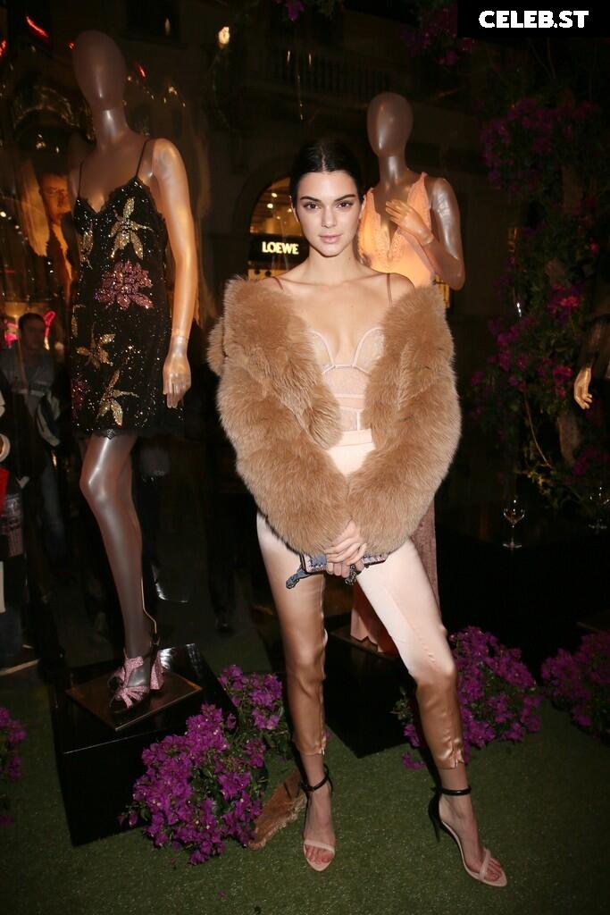 Kendall Jenner Image 1940435
