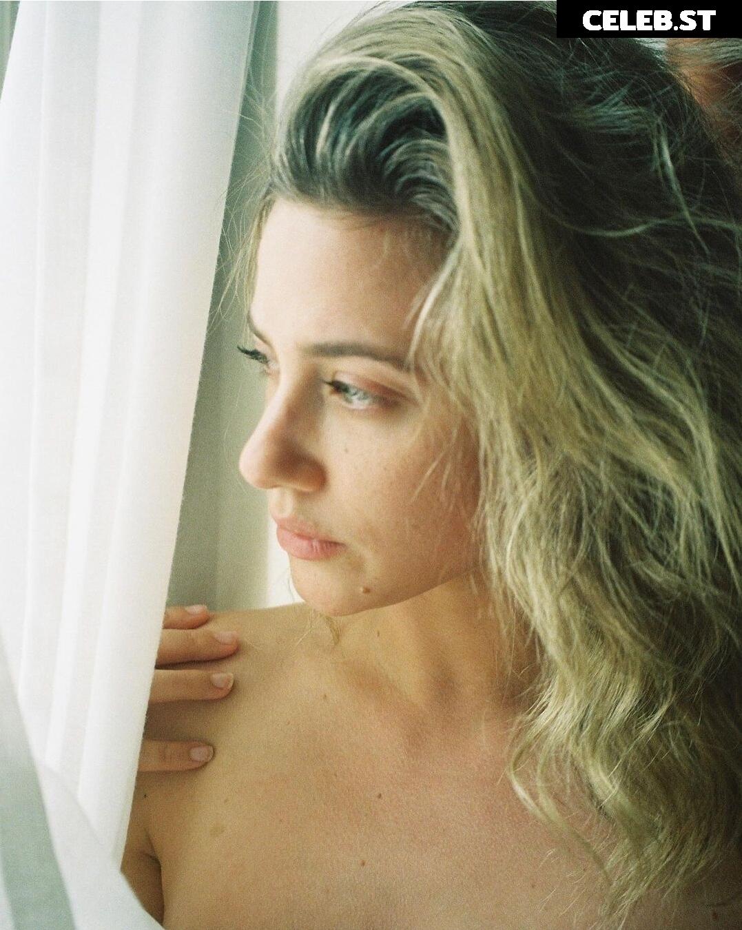 Lili Reinhart Image 1949068