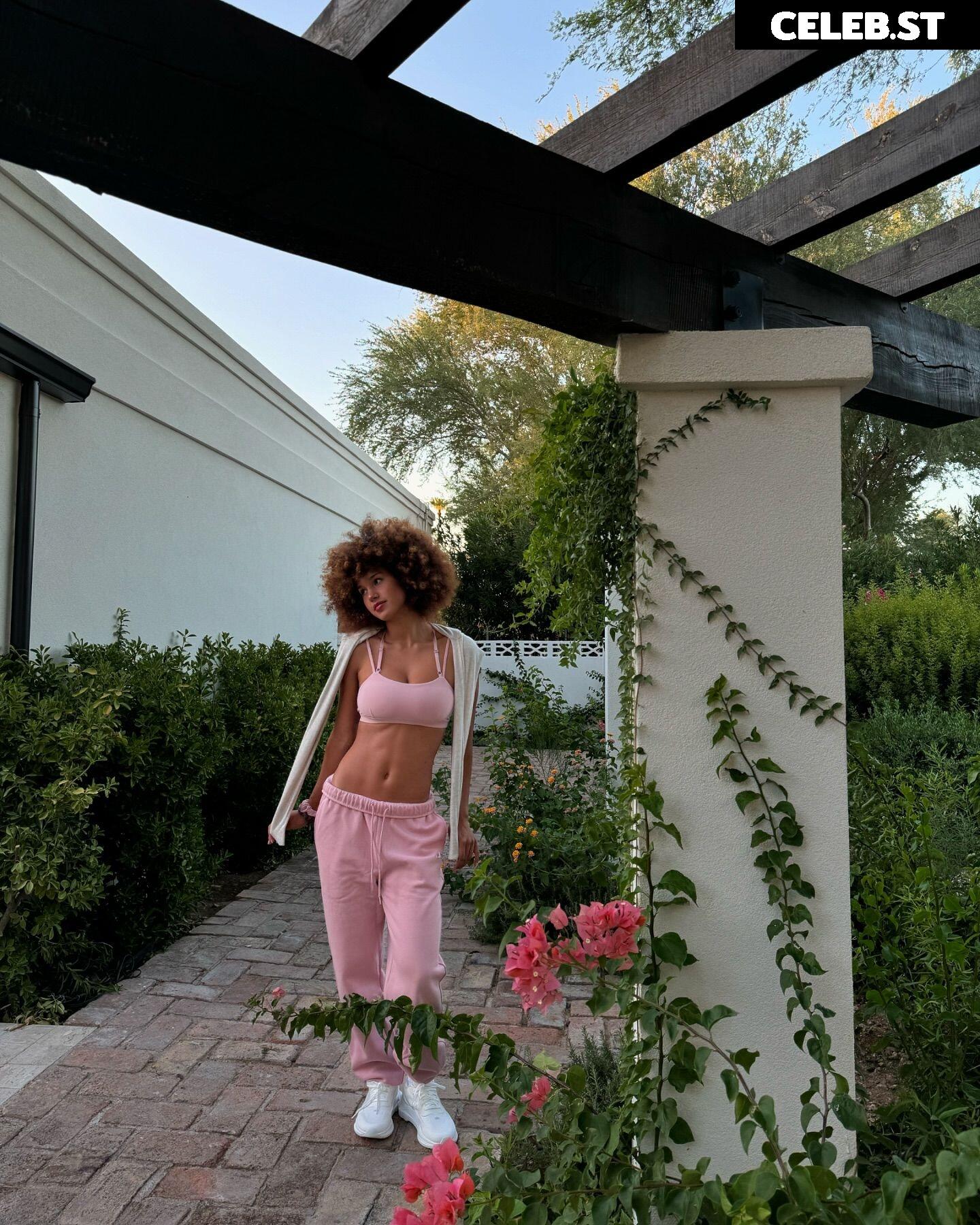 Sofia Wylie Image 1949997