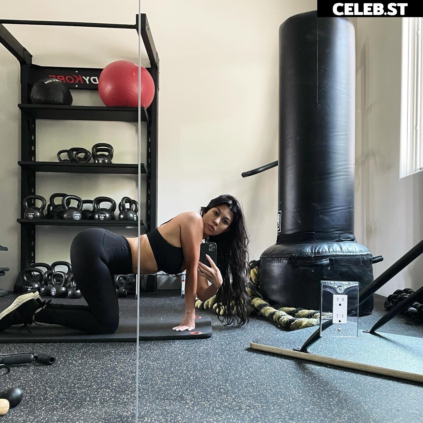 Kourtney Kardashian Image 1948595