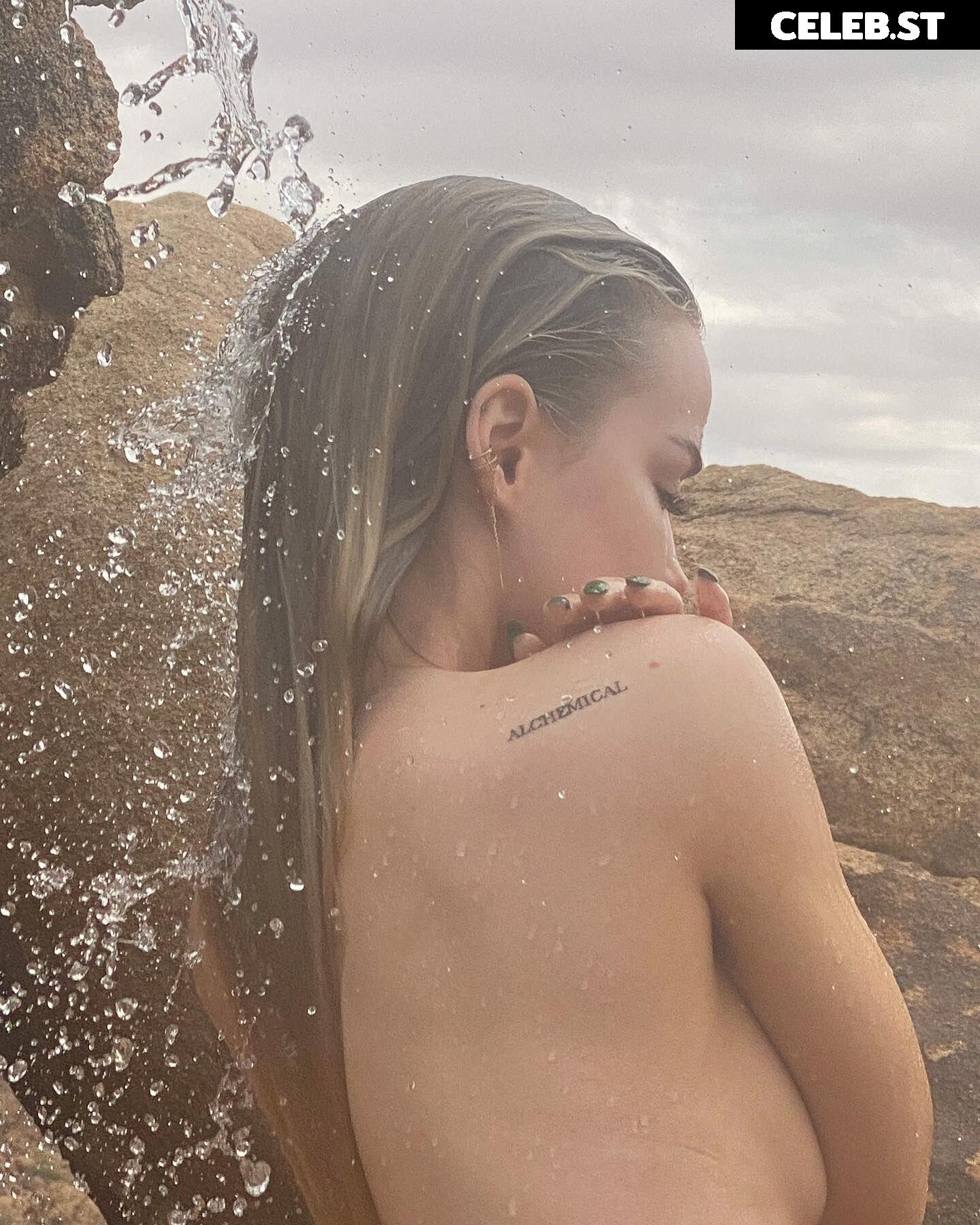 Dove Cameron Image 1935426