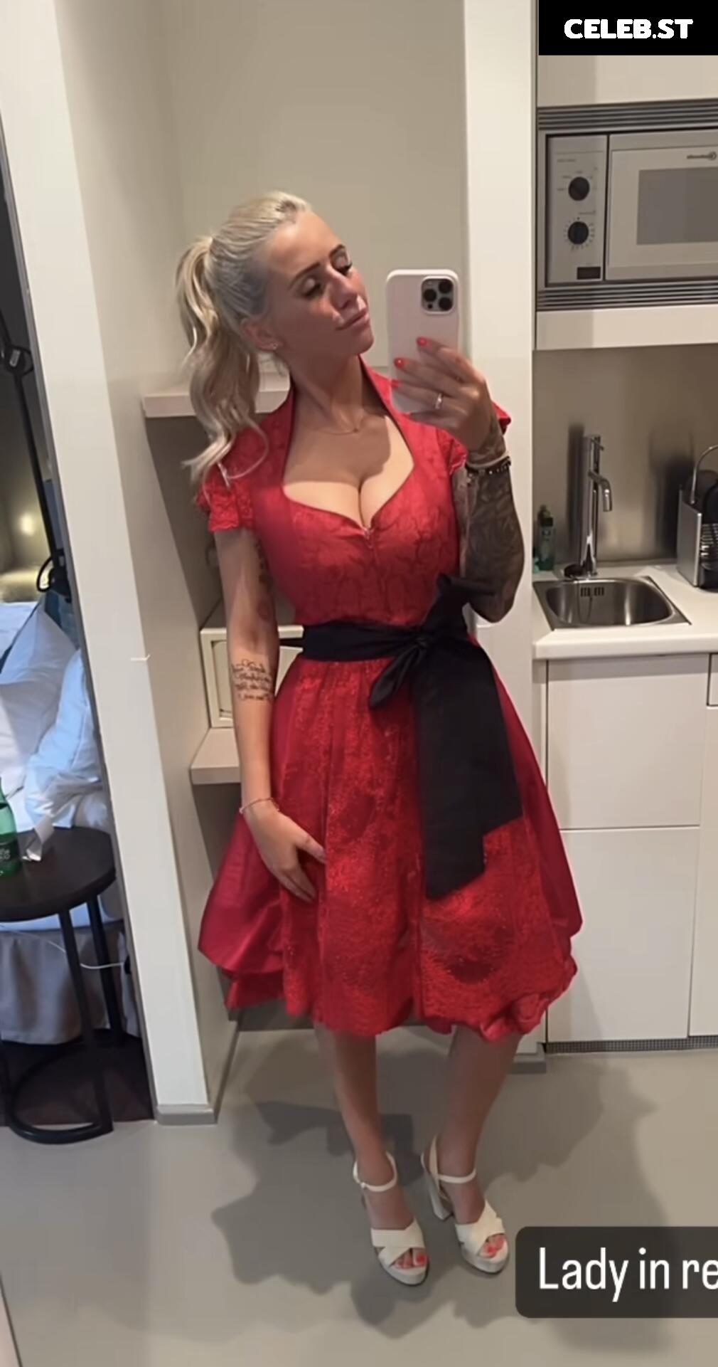 Carina Spack Image 1935342