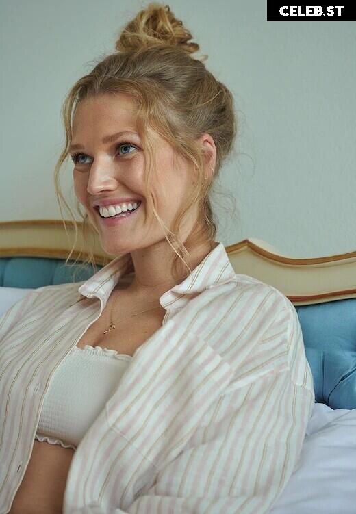 Toni Garrn Image 1936866