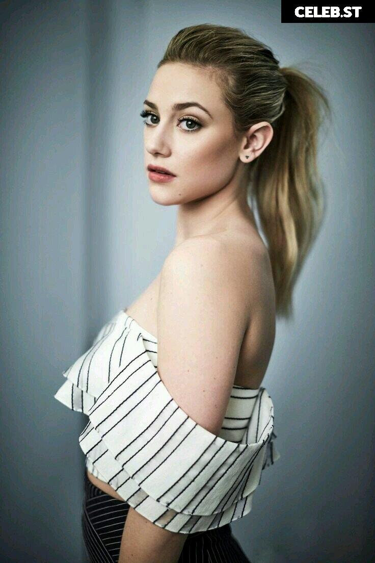 Lili Reinhart Image 1937555