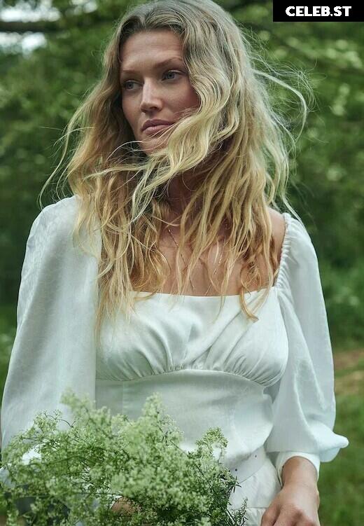 Toni Garrn Image 1937148