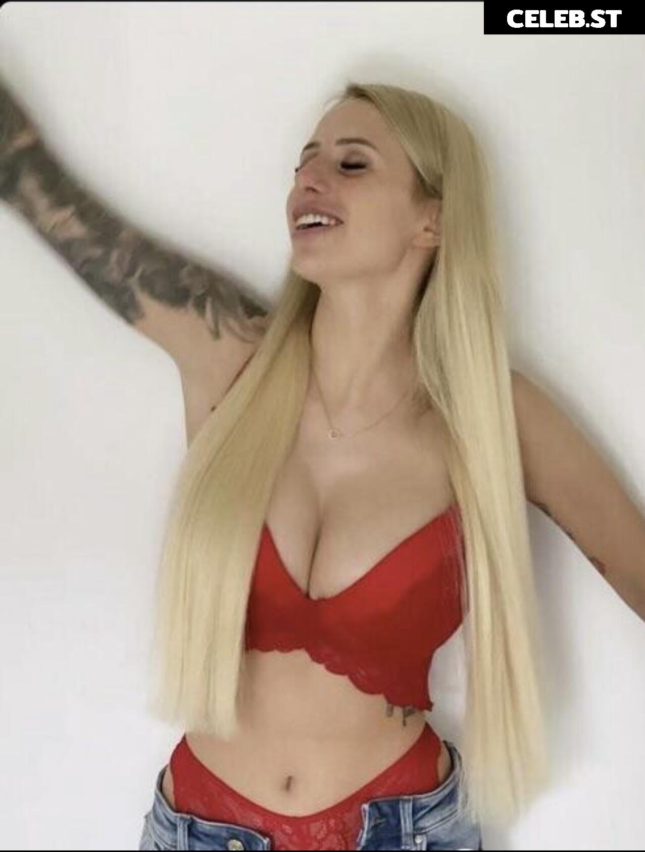 Carina Spack Image 1937238