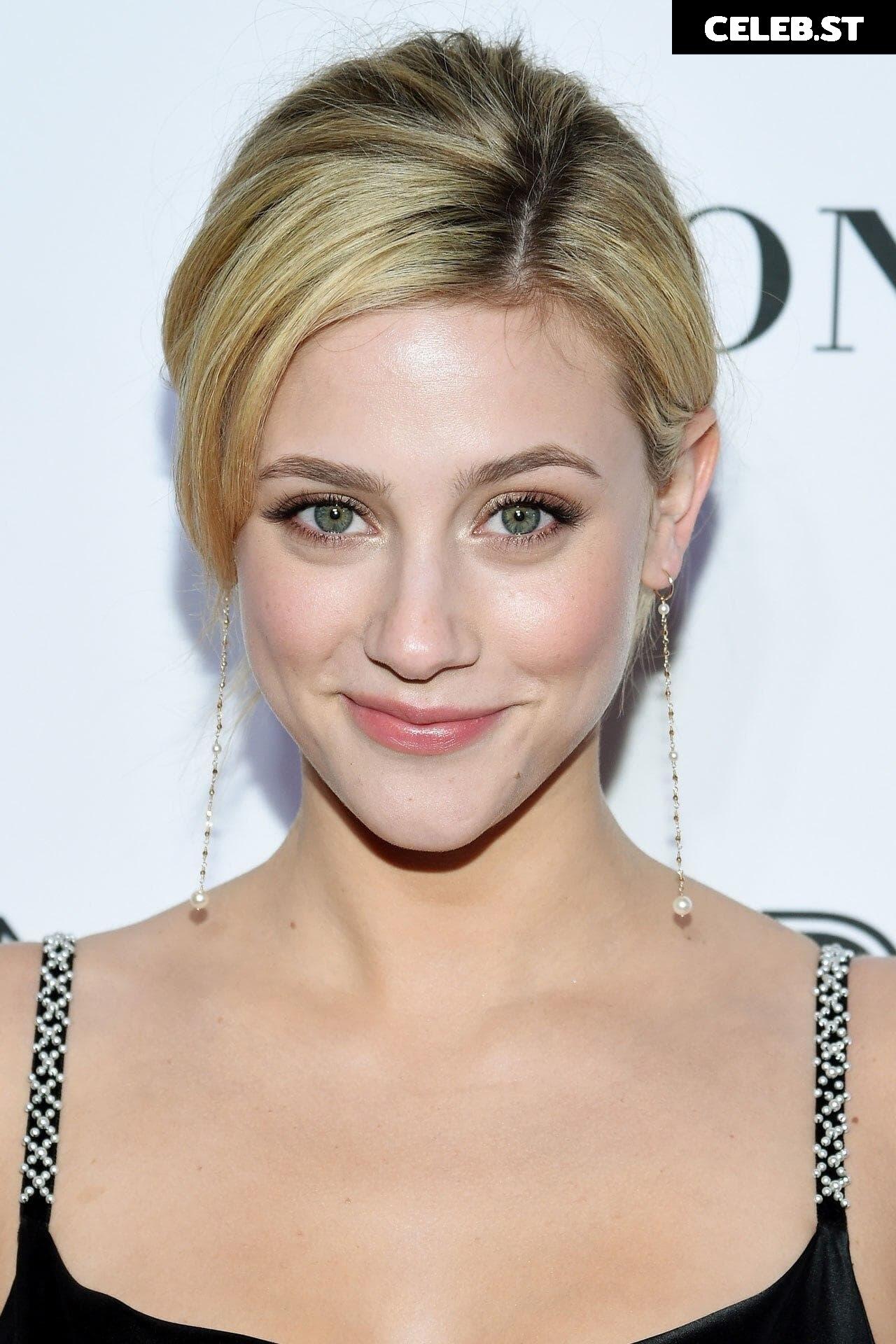 Lili Reinhart Image 1934469