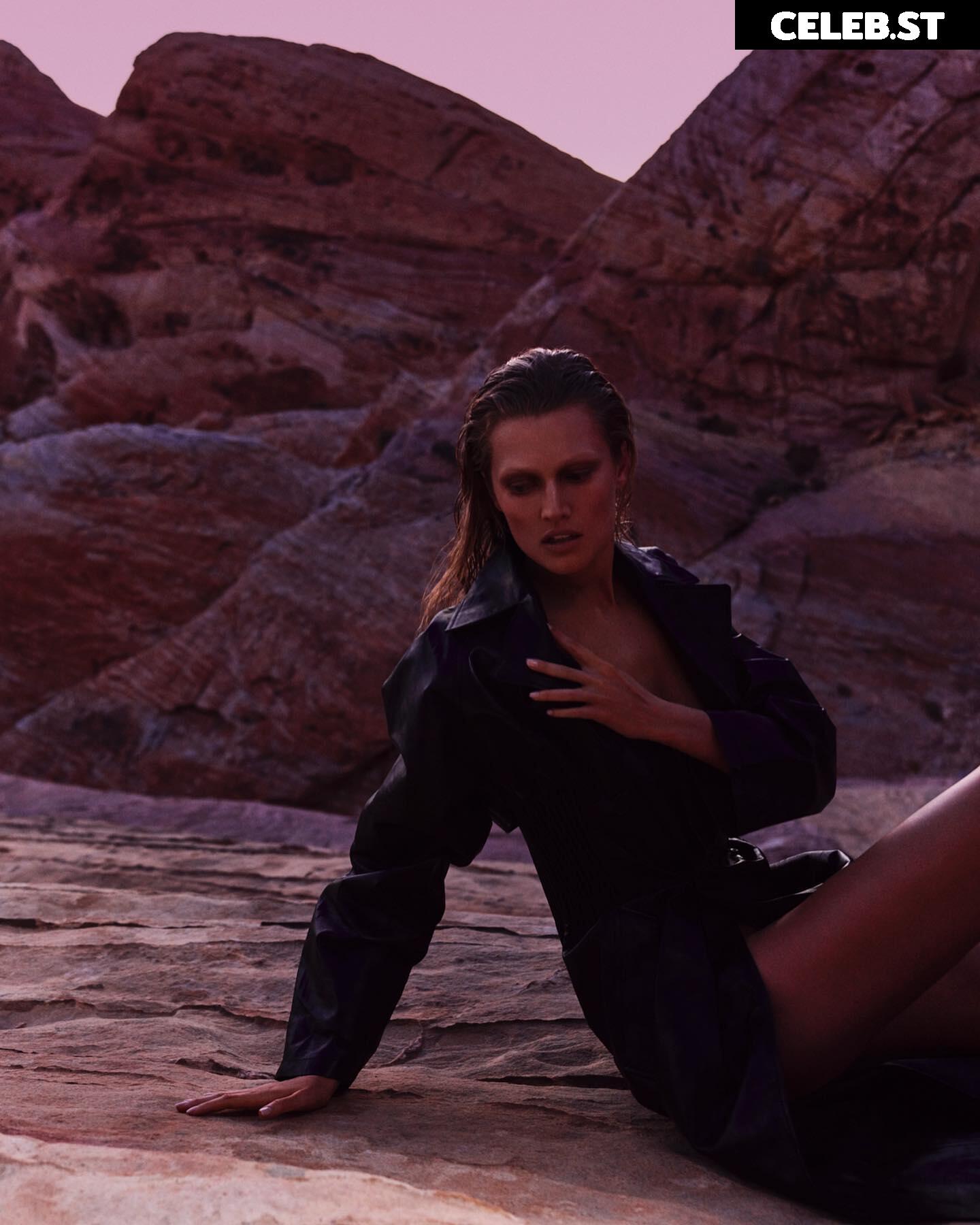 Toni Garrn Image 1931596