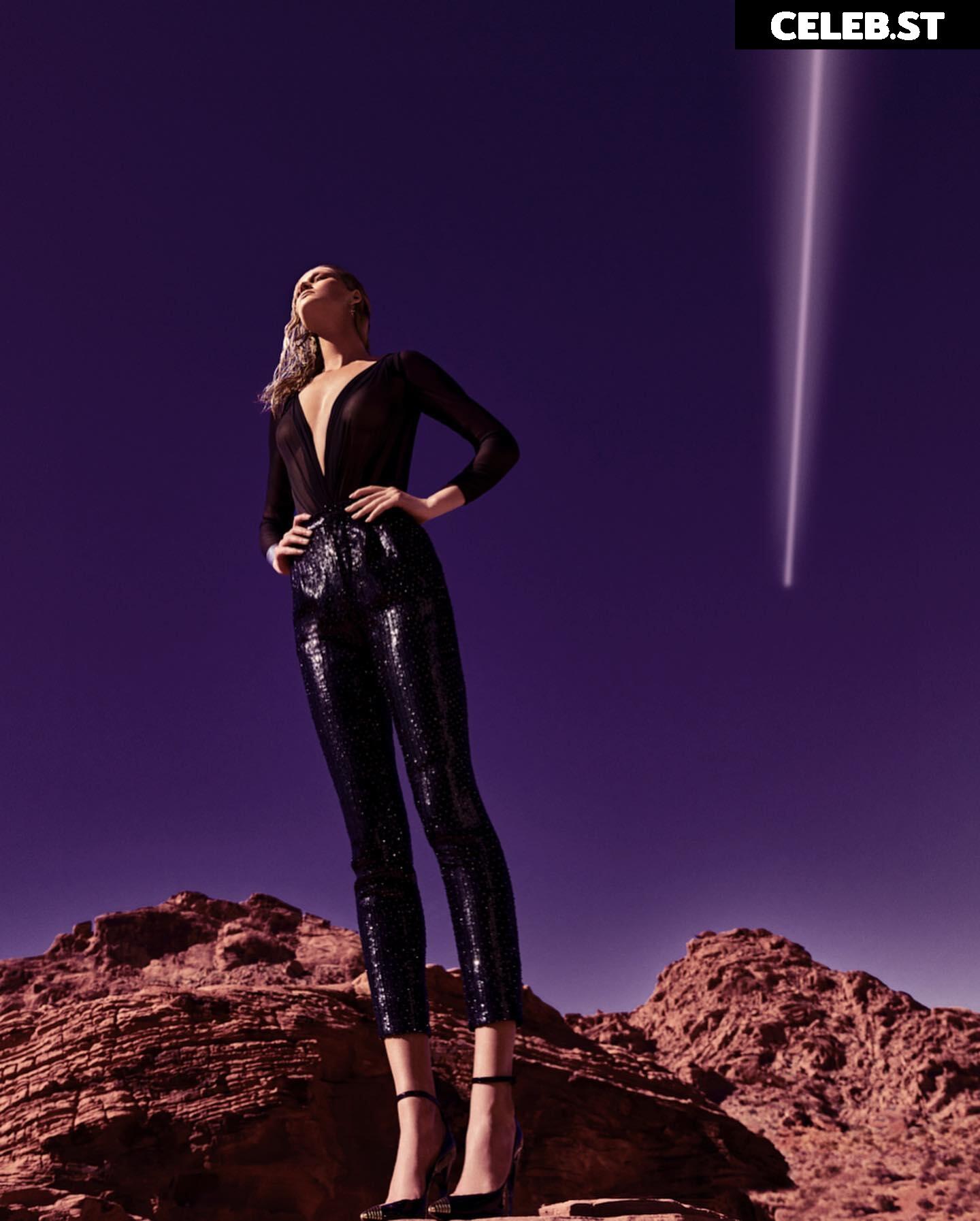 Toni Garrn Image 1931441