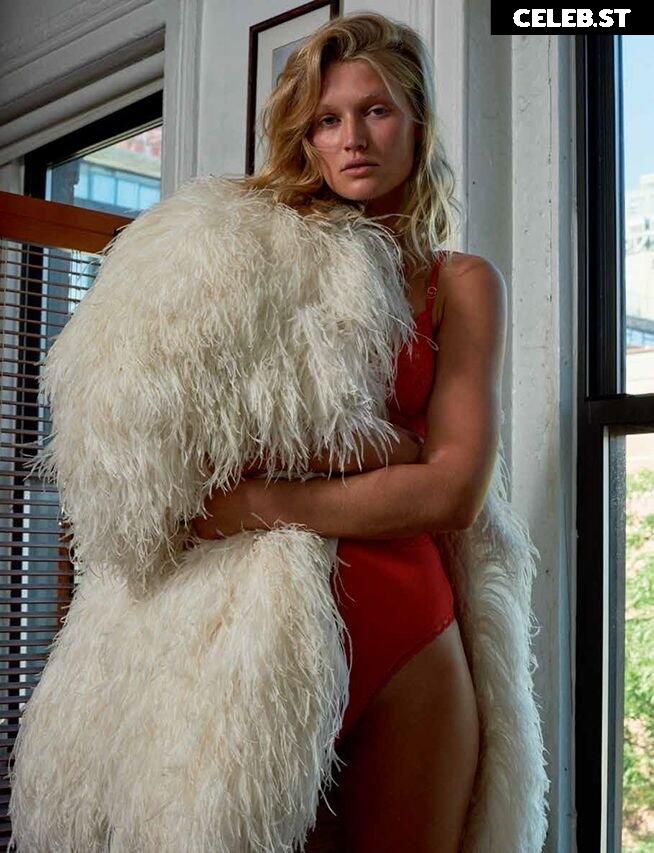 Toni Garrn Image 1932897