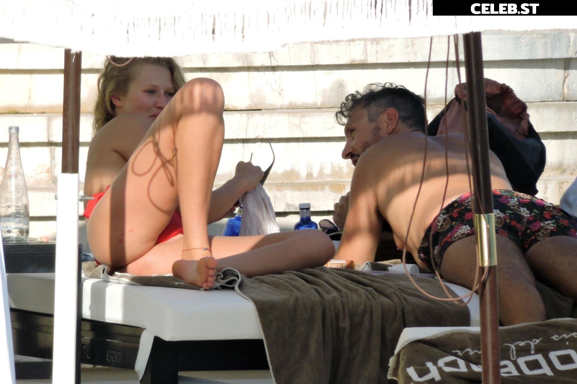 Toni Garrn Image 1932694