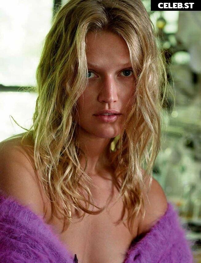 Toni Garrn Image 1933013