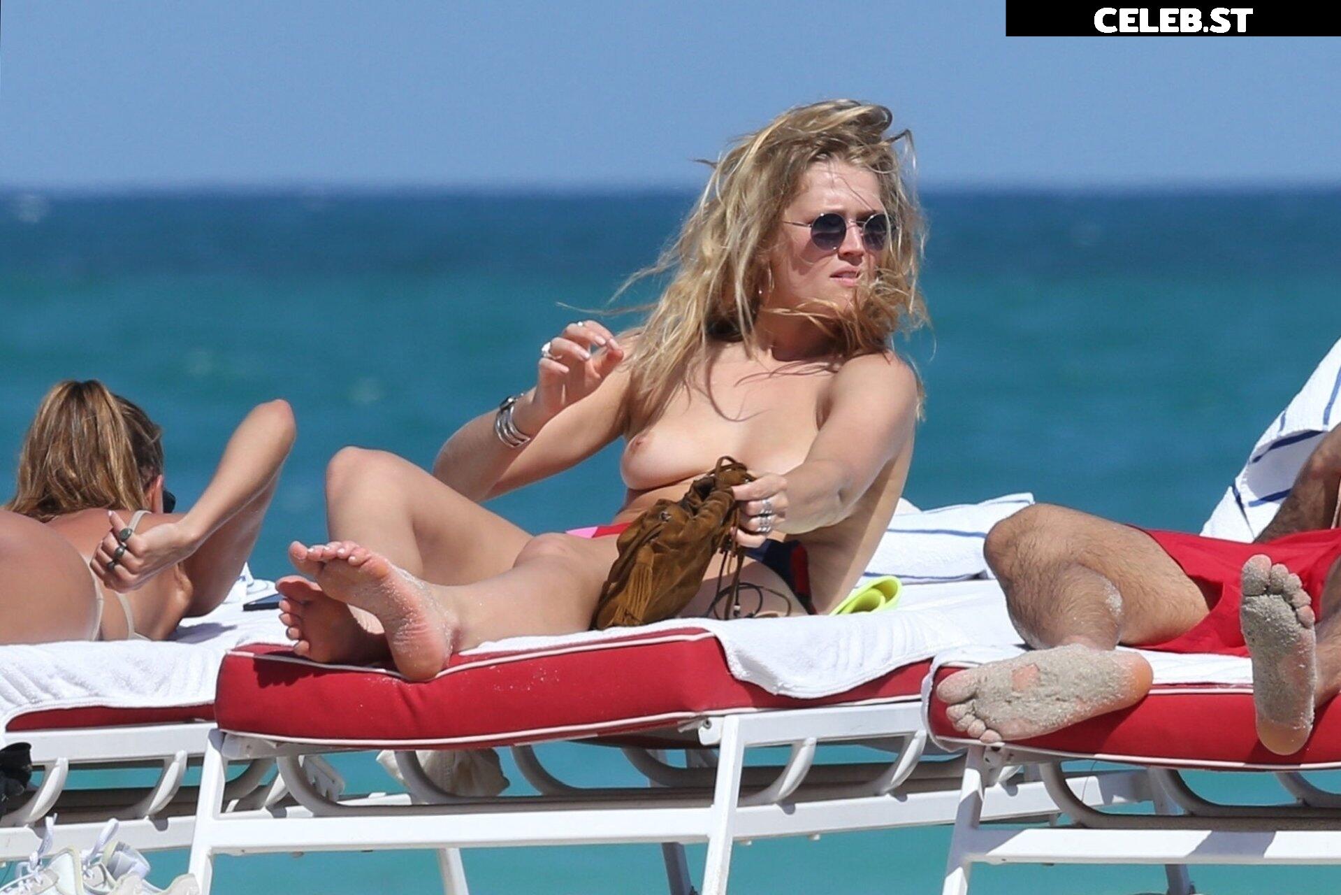 Toni Garrn Image 1930414