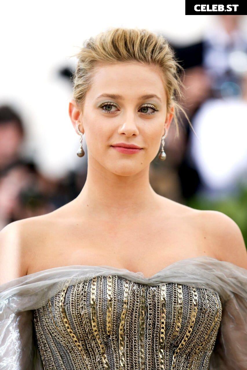 Lili Reinhart Image 1939544