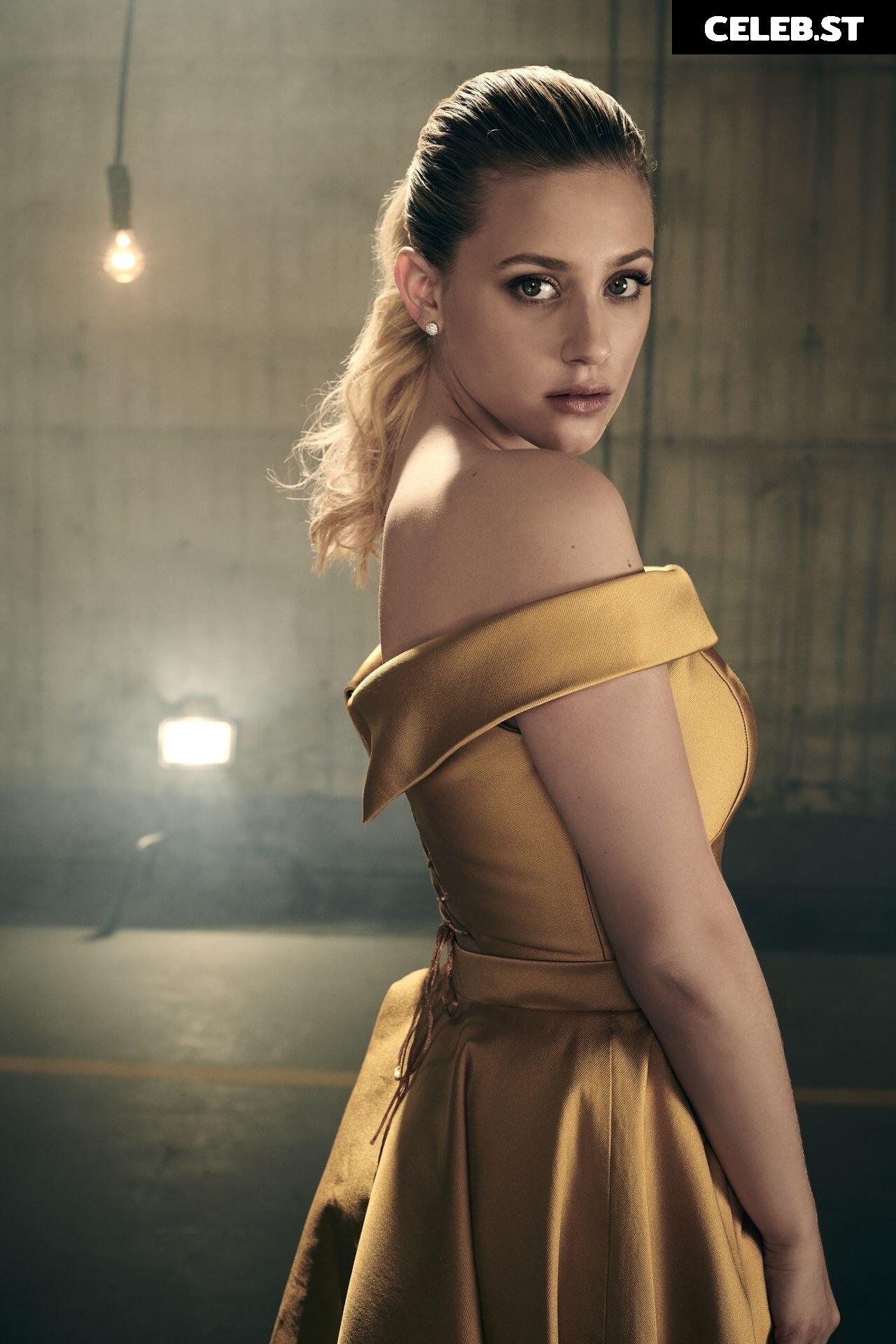 Lili Reinhart Image 1938585