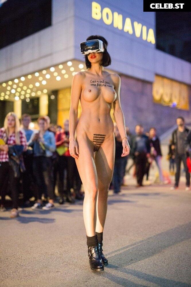 Milo Moiré Image 1938615