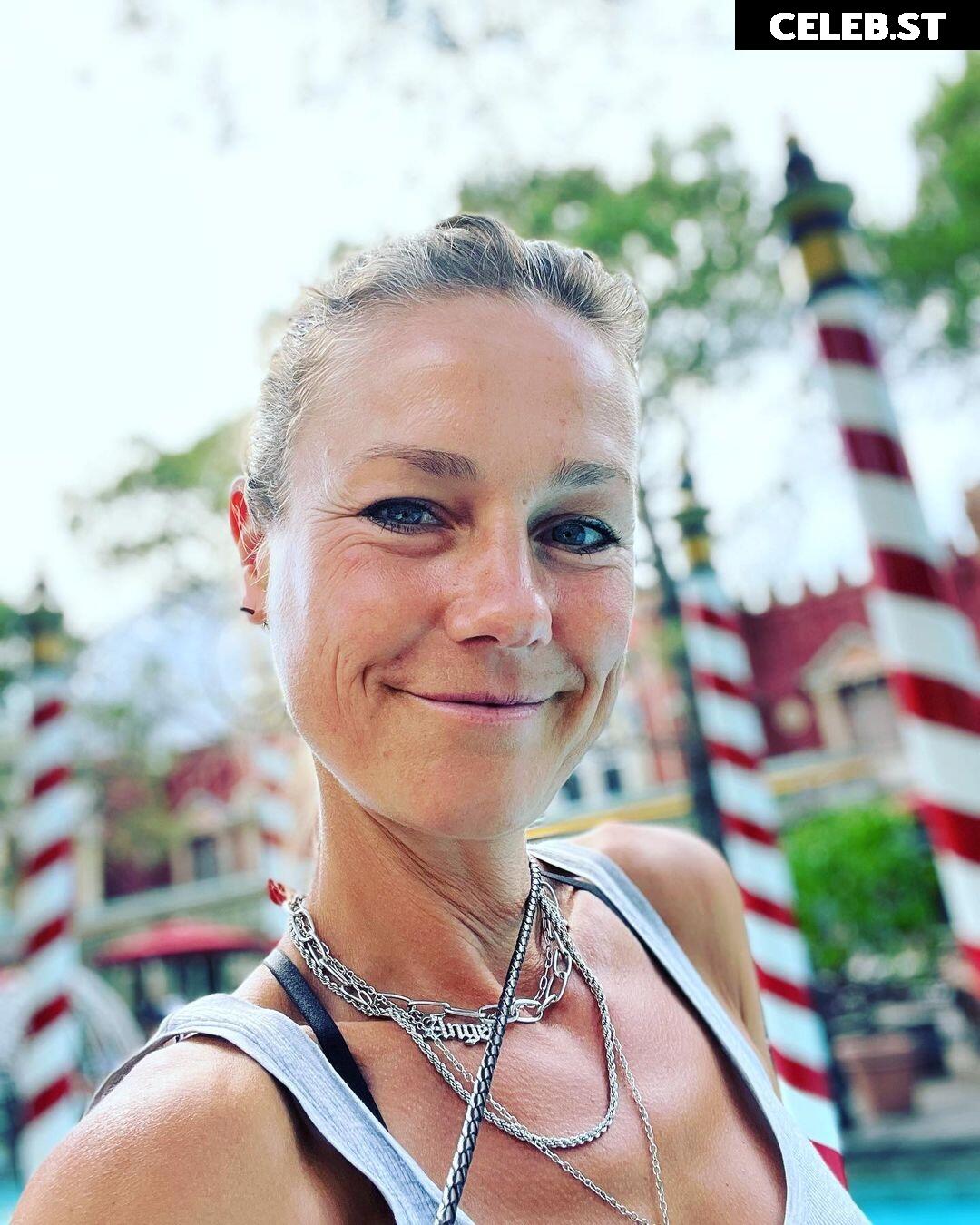 Rhea Harder-Vennewald Image 1927895