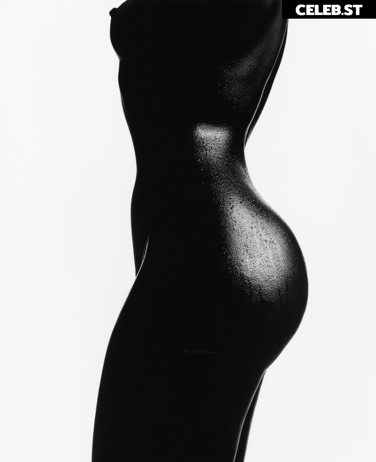 Alek Wek Image 1927796