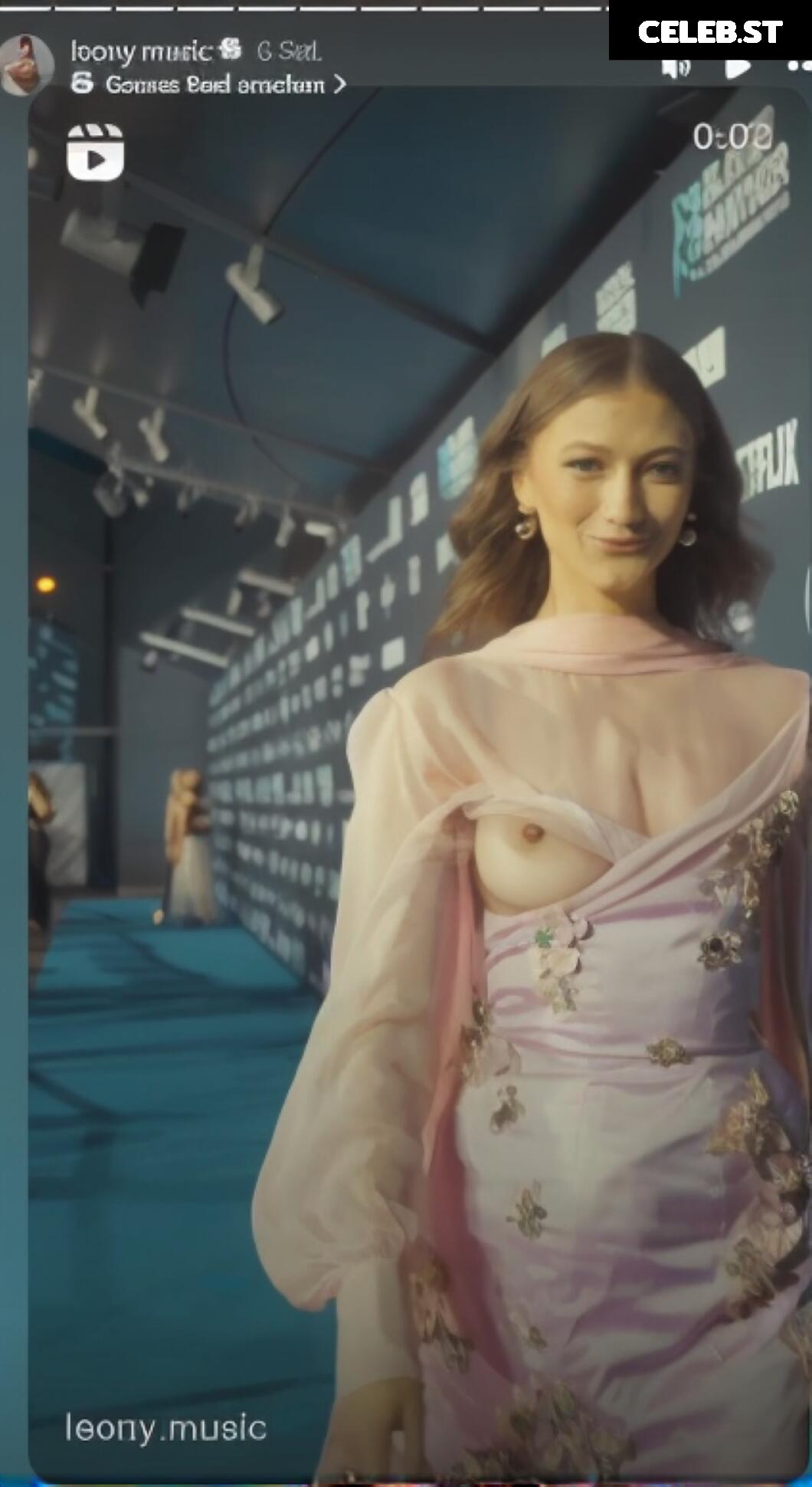 Leony Burger Image 1924224