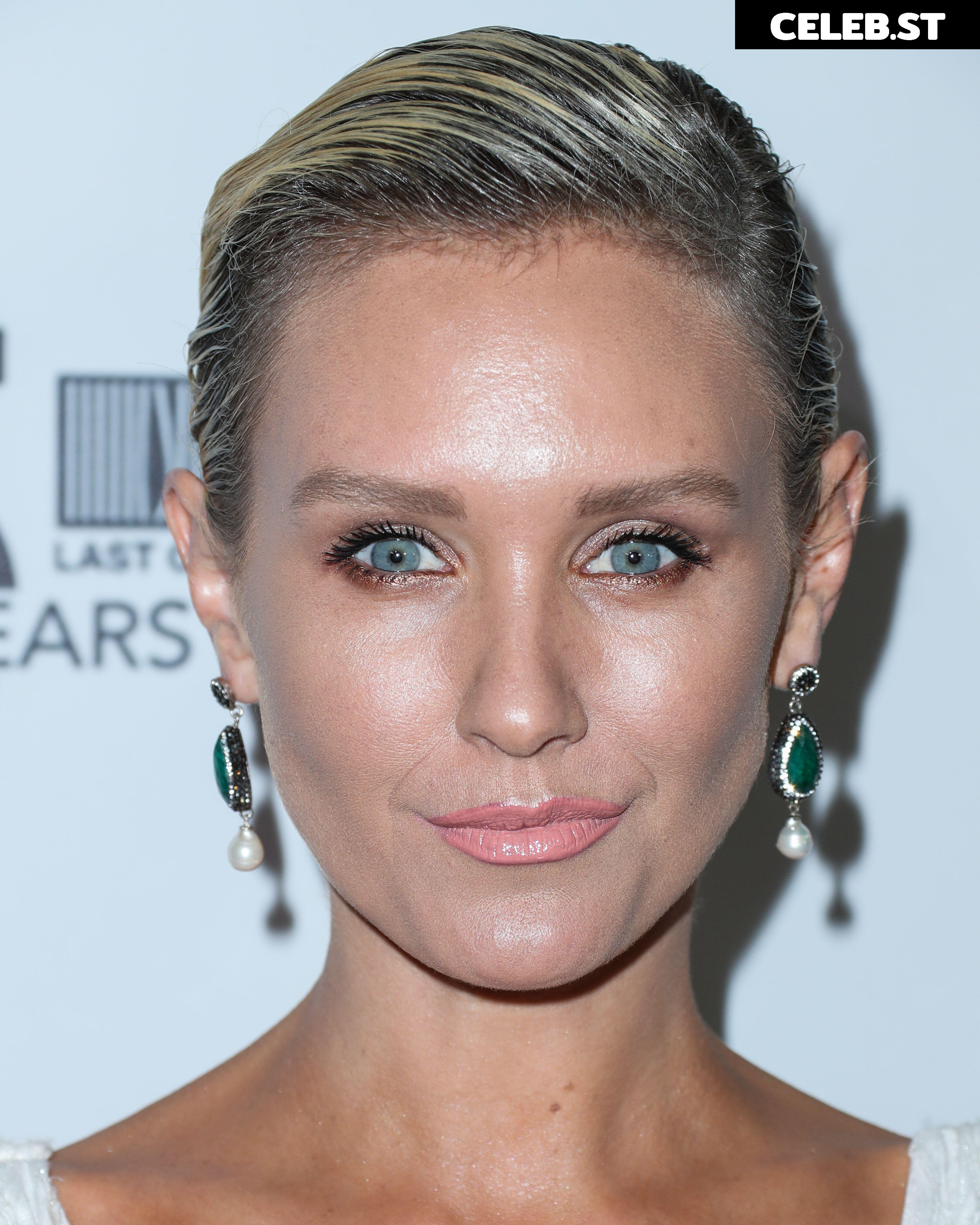 Nicky Whelan Image 1928800