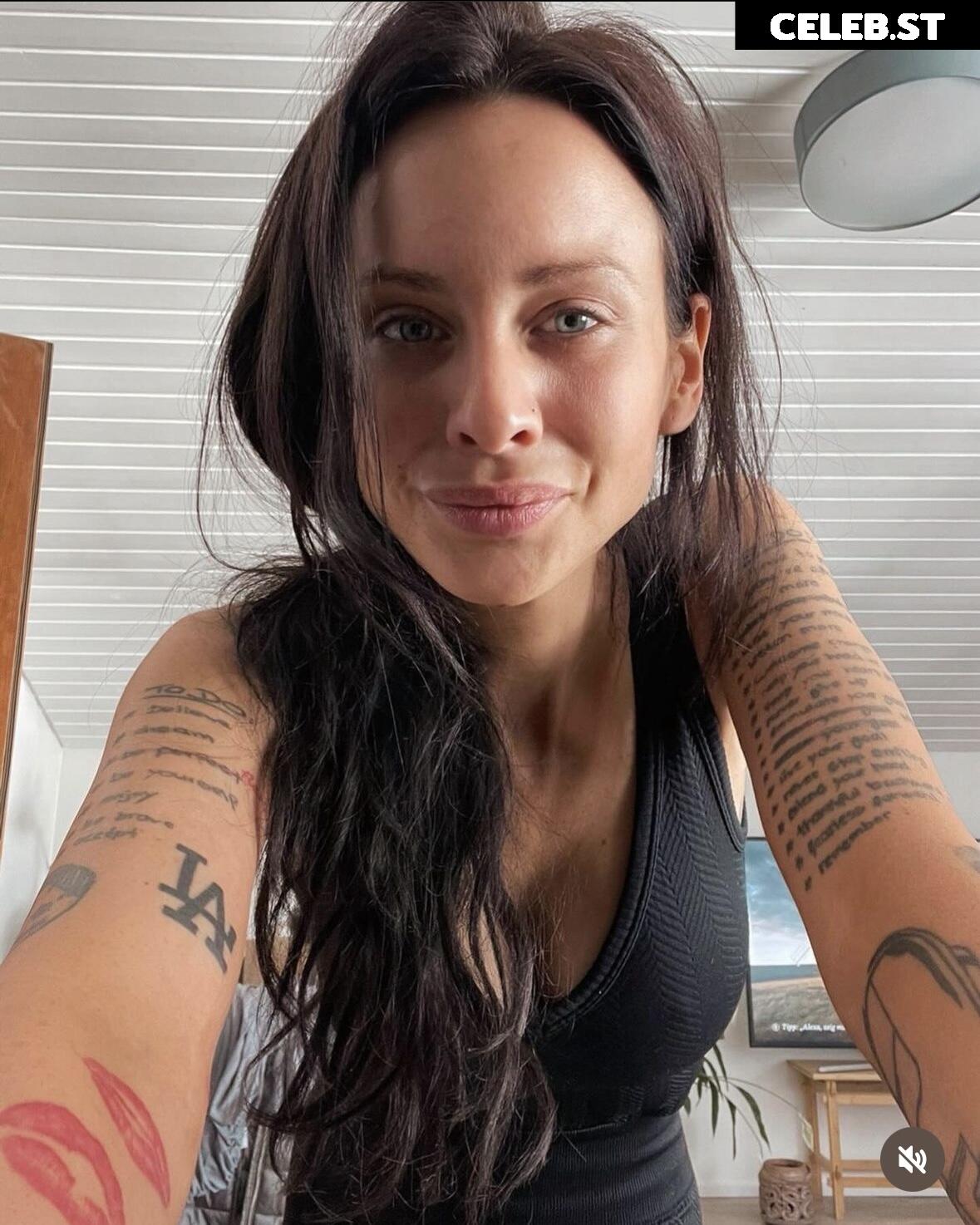 Sarah Bock Image 1928232