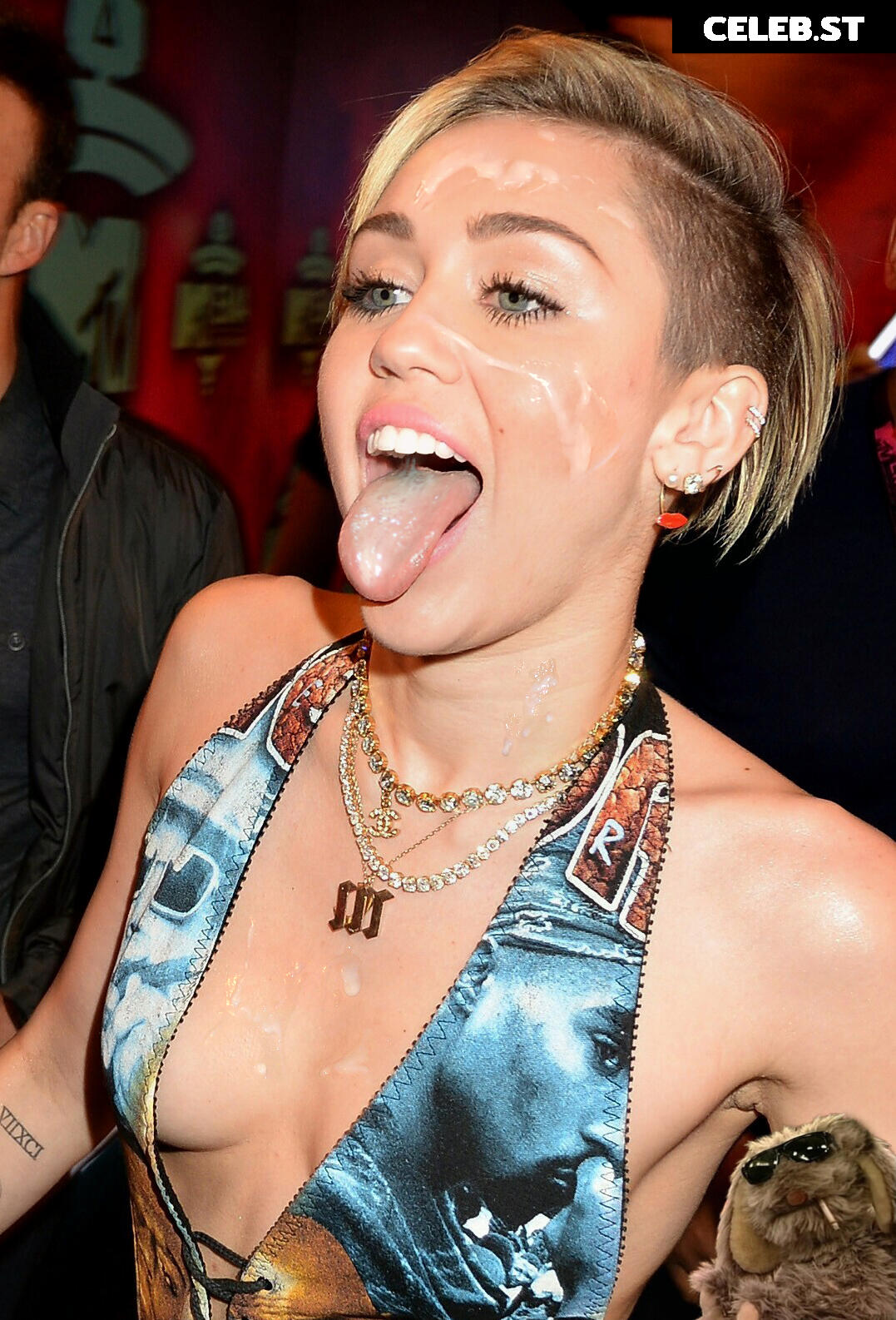Miley Cyrus Image 1915348