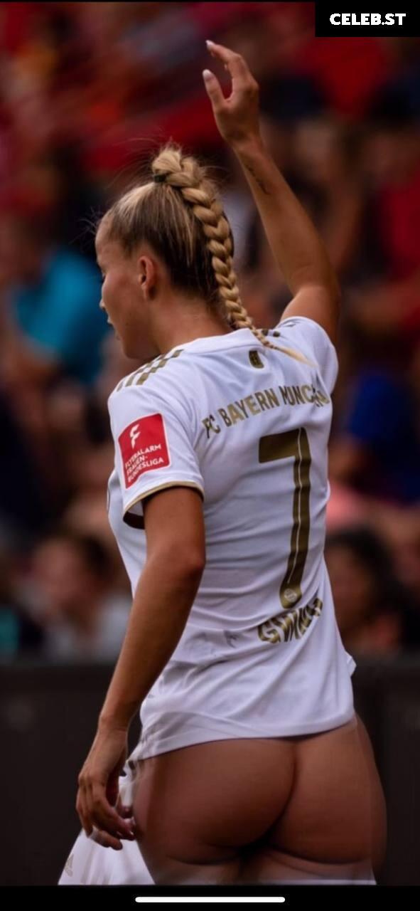 Giulia Gwinn Image 1912586