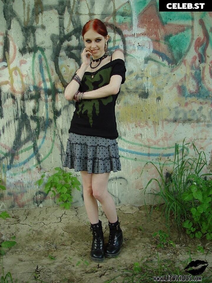 Liz Vicious Image 1479879
