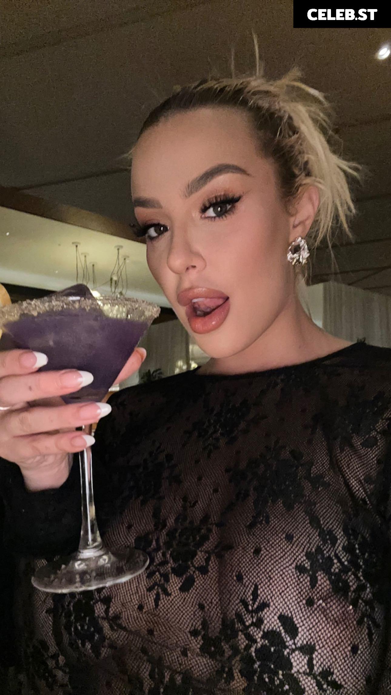 Tana Mongeau Image 1553083