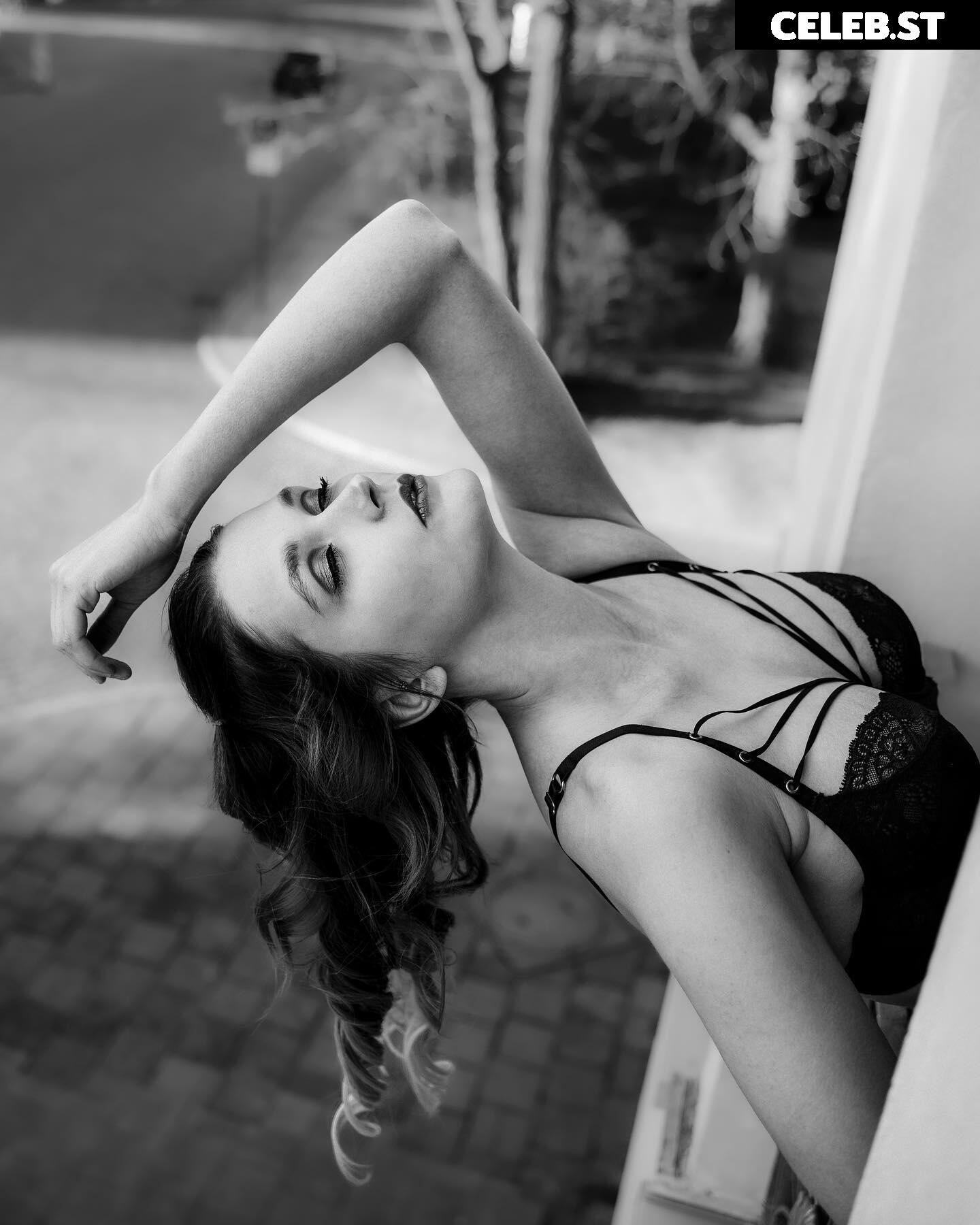 _lizzmarey_ Image 1668279