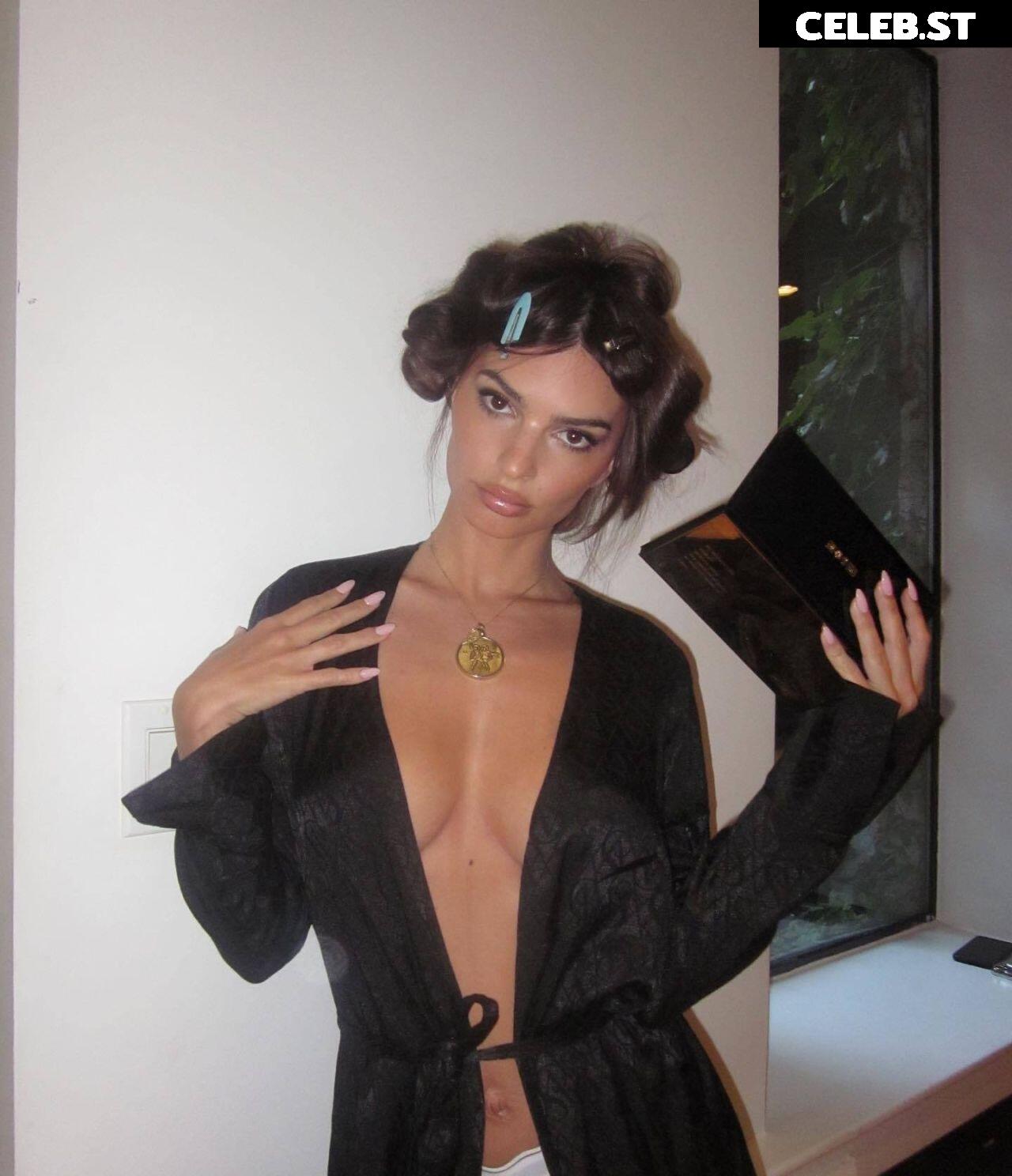 Emily Ratajkowski Image 1799642