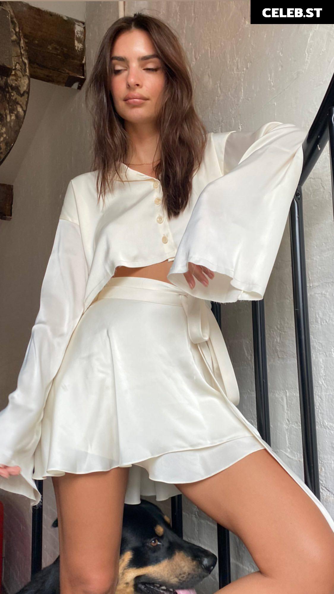 Emily Ratajkowski Image 1786429