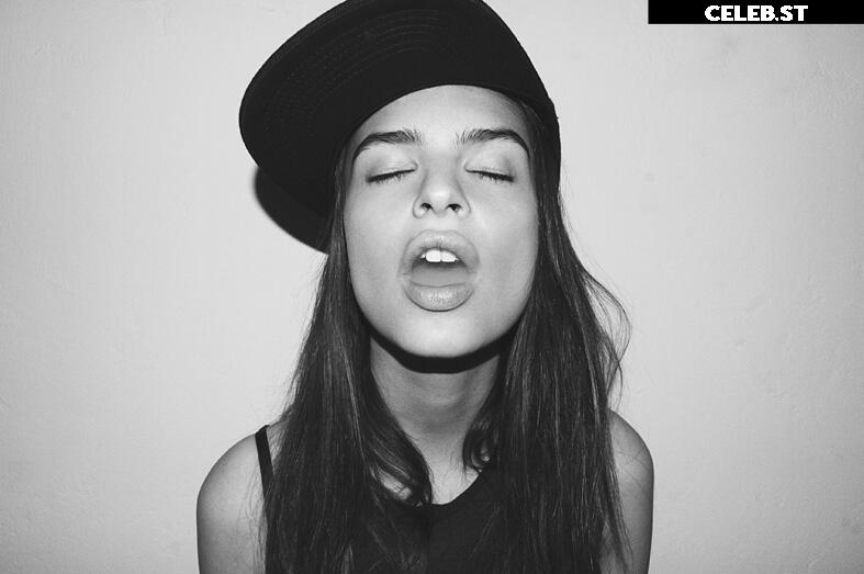 Emily Ratajkowski Image 1782501