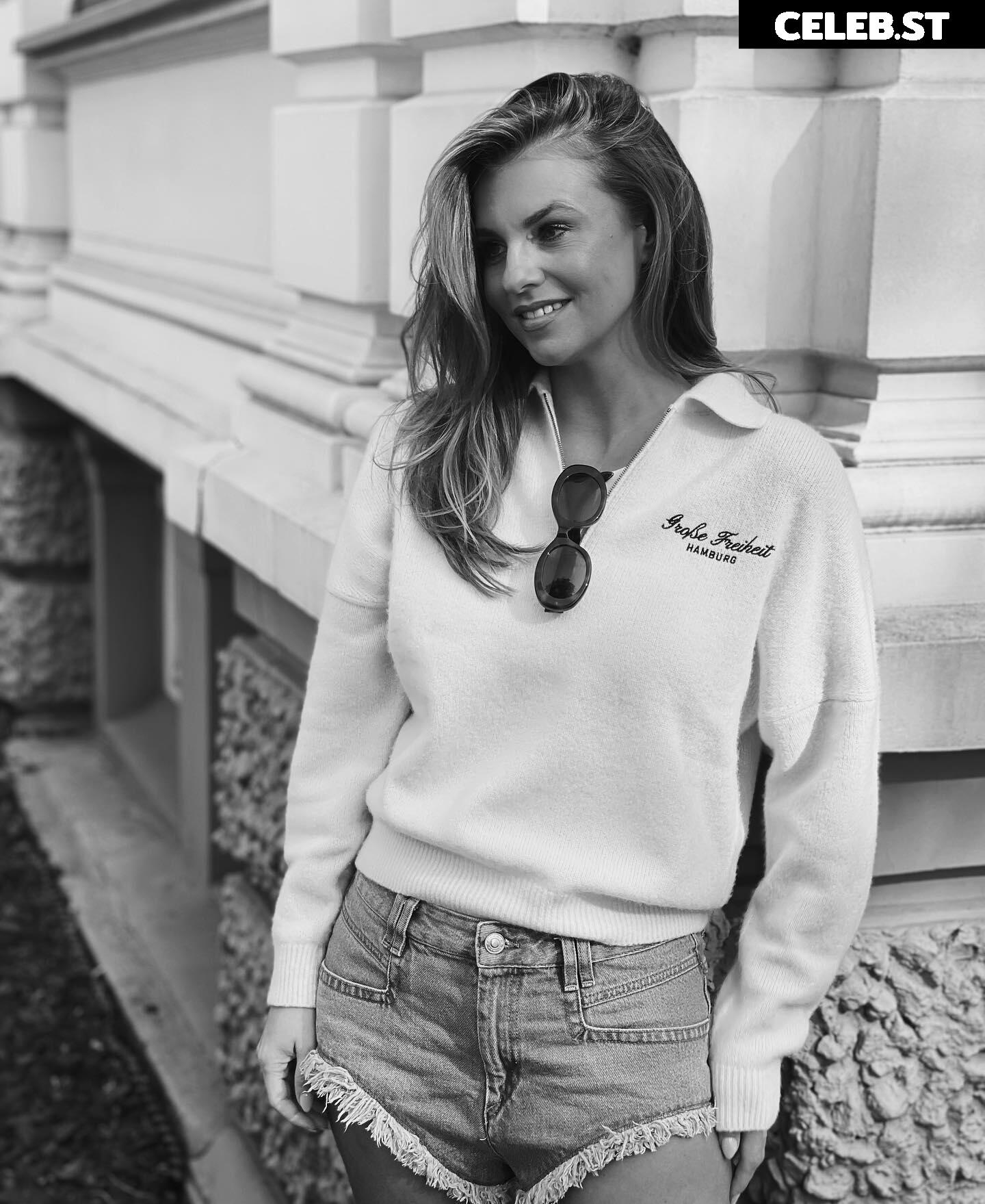 Laura Wontorra Image 1783762