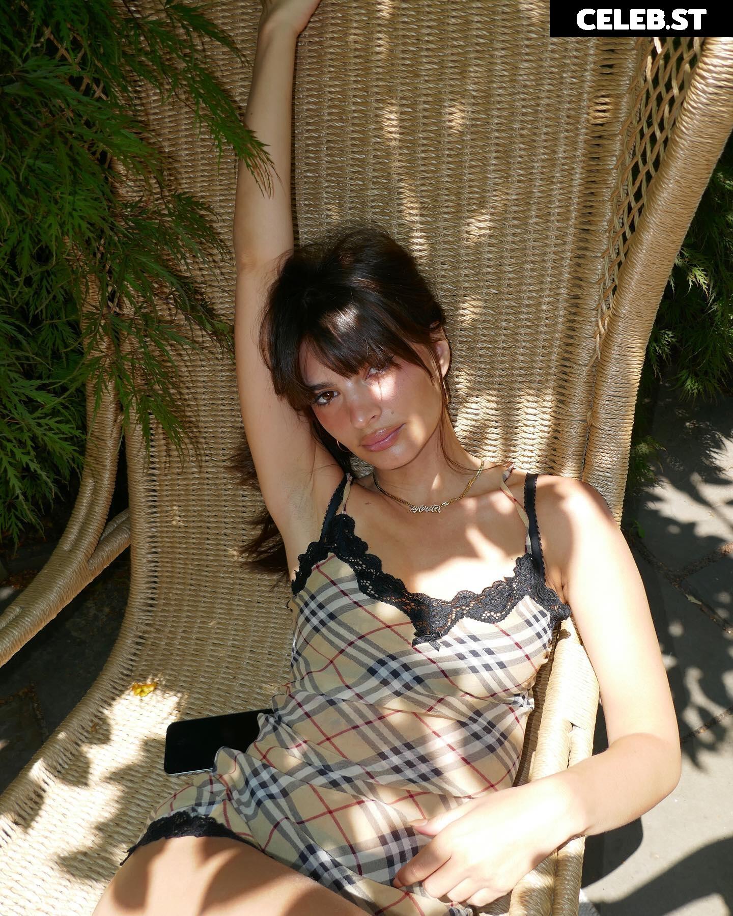 Emily Ratajkowski Image 1771996