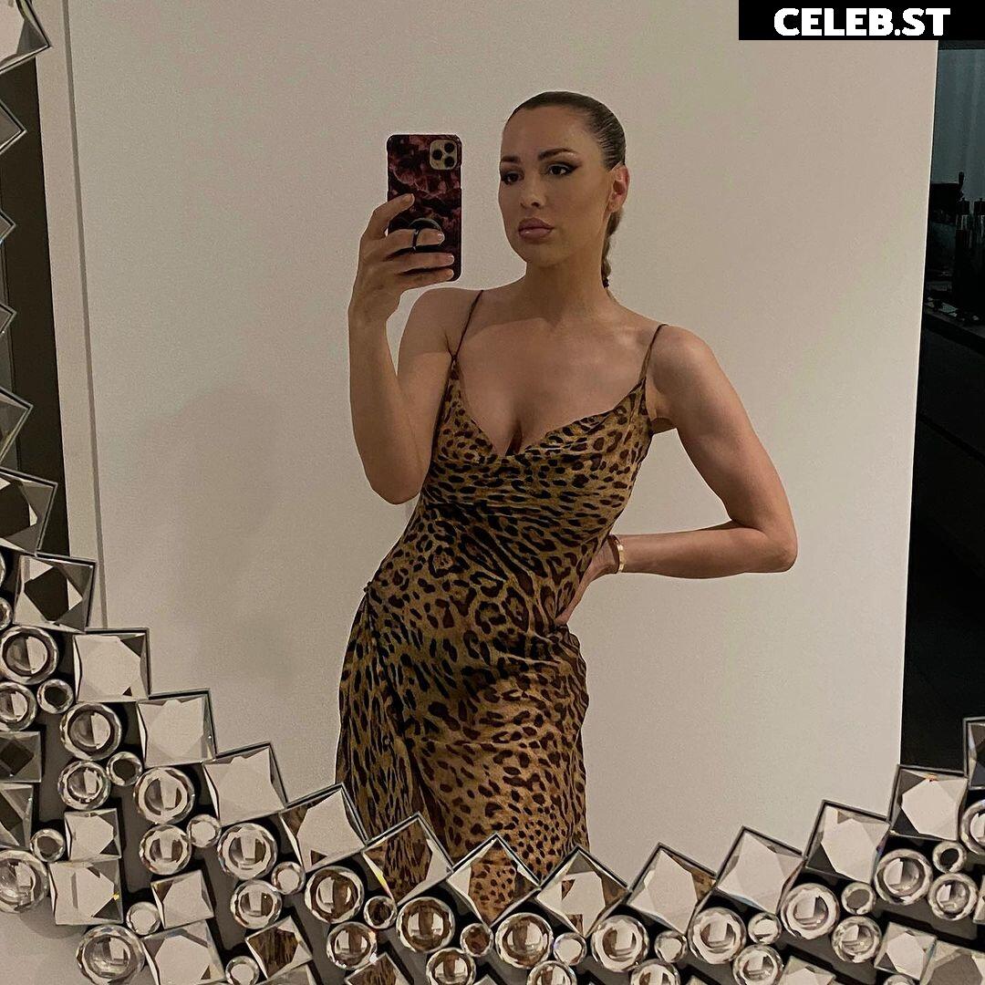 Jordan Carver Image 1772230