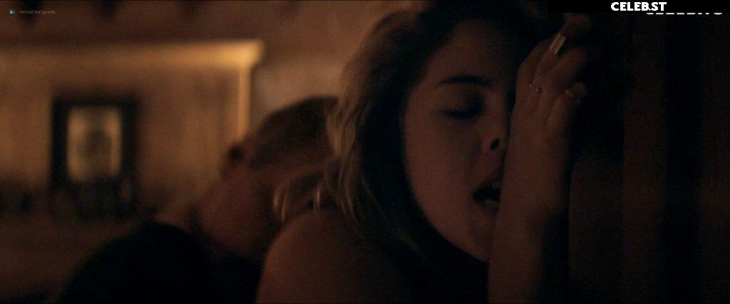 Emily Bett Rickards Image 1765050