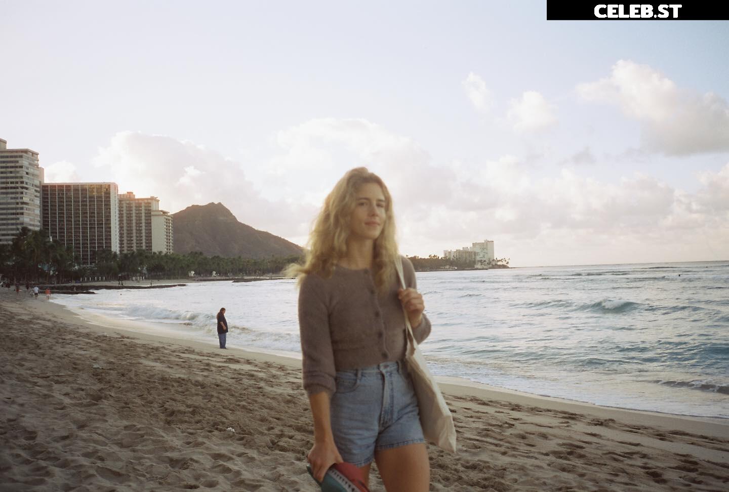 Emily Bett Rickards Image 1765067