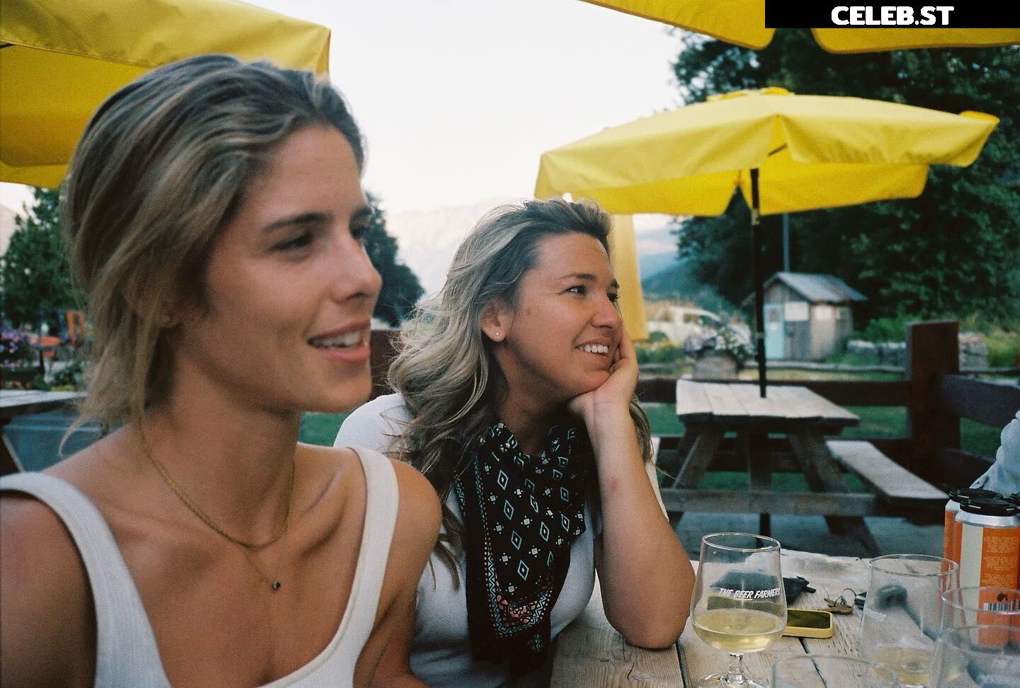 Emily Bett Rickards Image 1765362