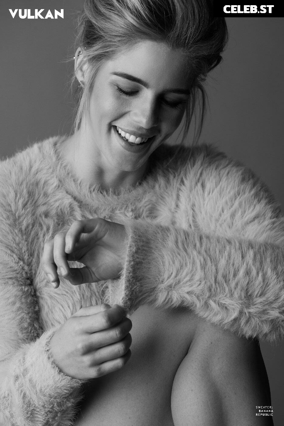 Emily Bett Rickards Image 1764011