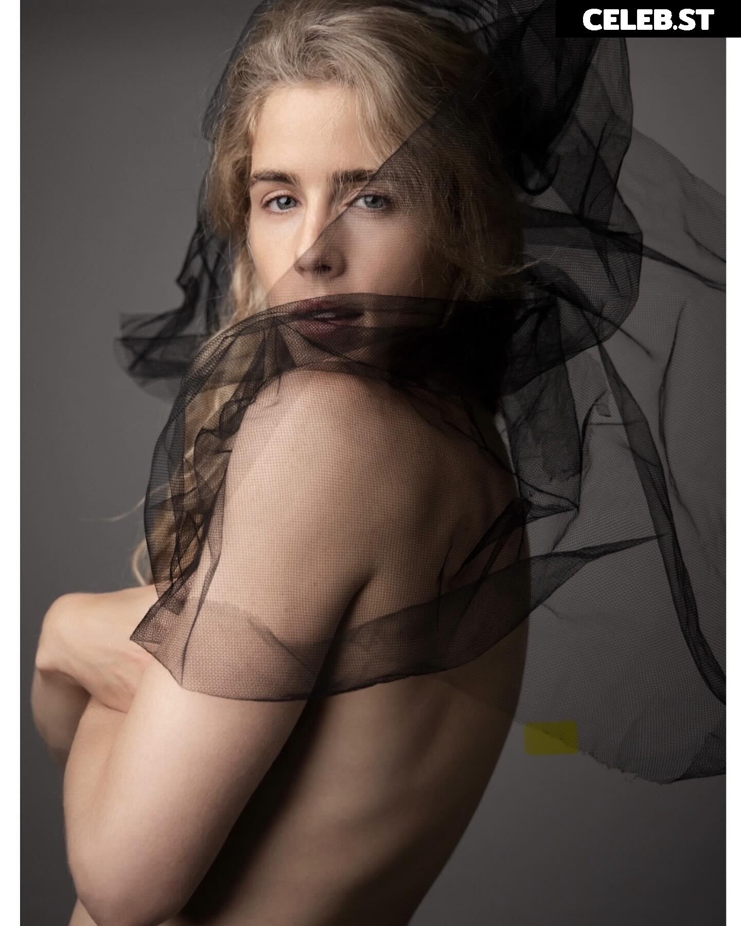 Emily Bett Rickards Image 1764985