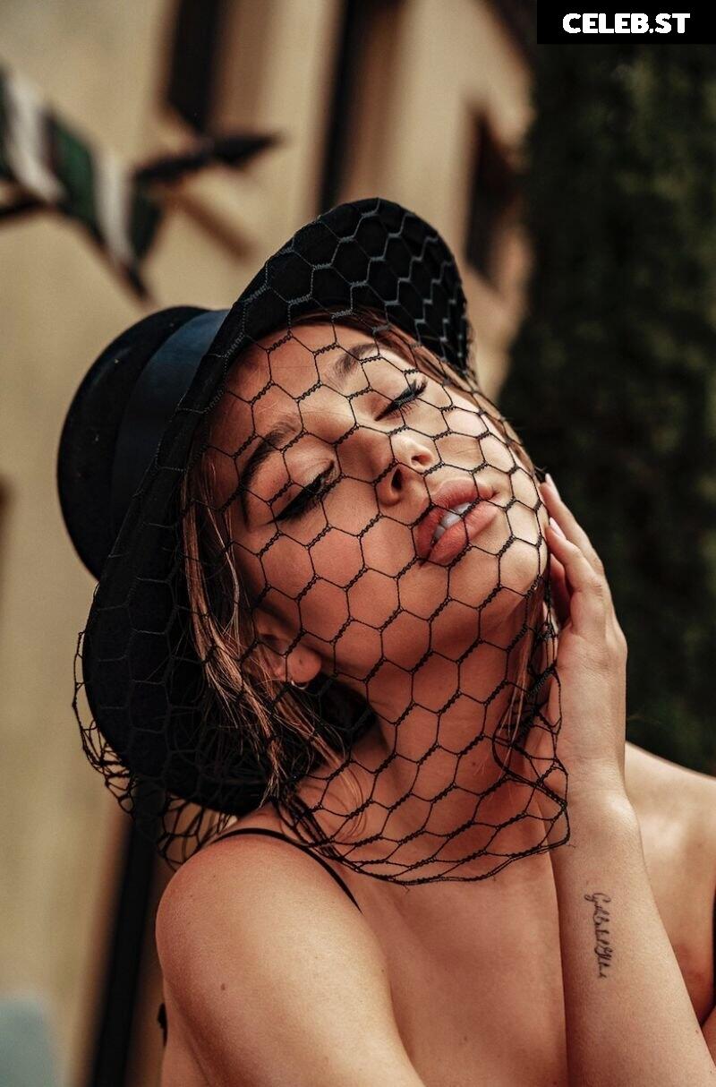 Alexis Ren Image 1761752