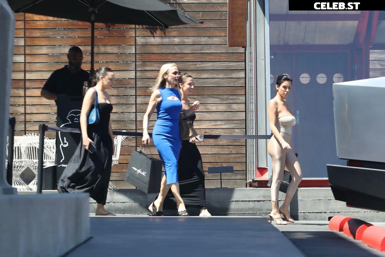 Bianca Censori Image 1761395