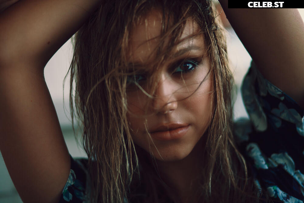 Alexis Ren Image 1760609